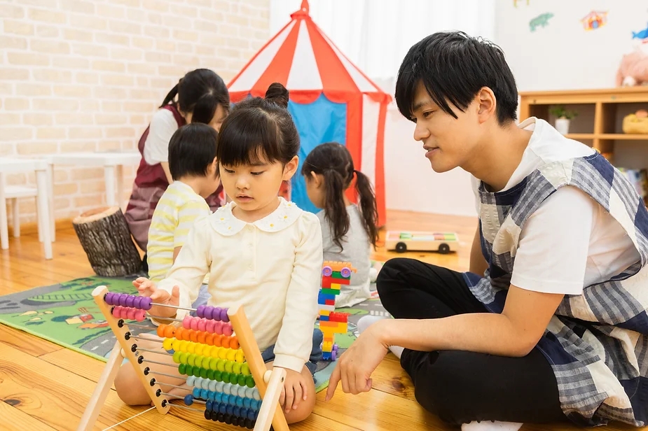 Phương pháp giáo dục Montessori tại nhà cho trẻ là gì?