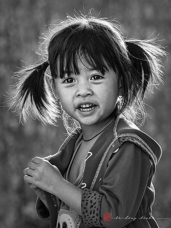 Tác phẩm "Hồn nhiên" - Ảnh chụp trắng đen của nhiếp ảnh gia Lê Hồng Linh (Ảnh: NVCC)