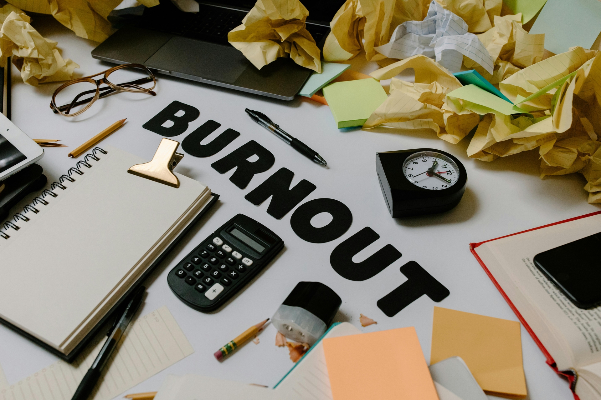 Burnout là gì và cách cải thiện sự kiệt quệ trong công việc