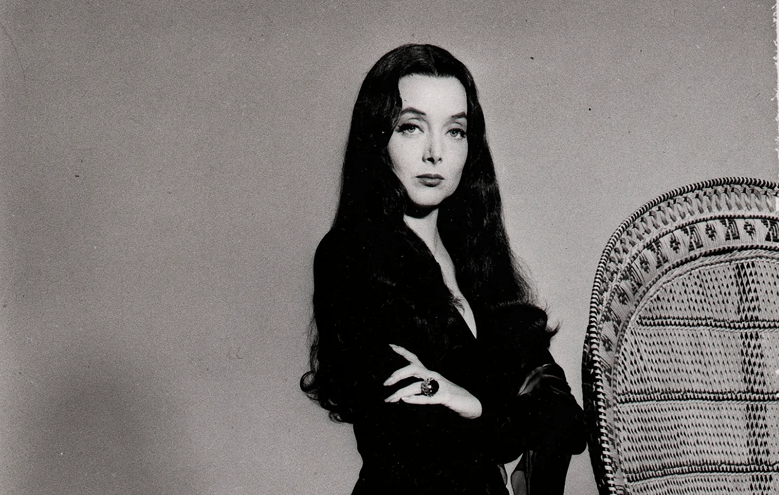 Nhân vật Morticia Addams trong series