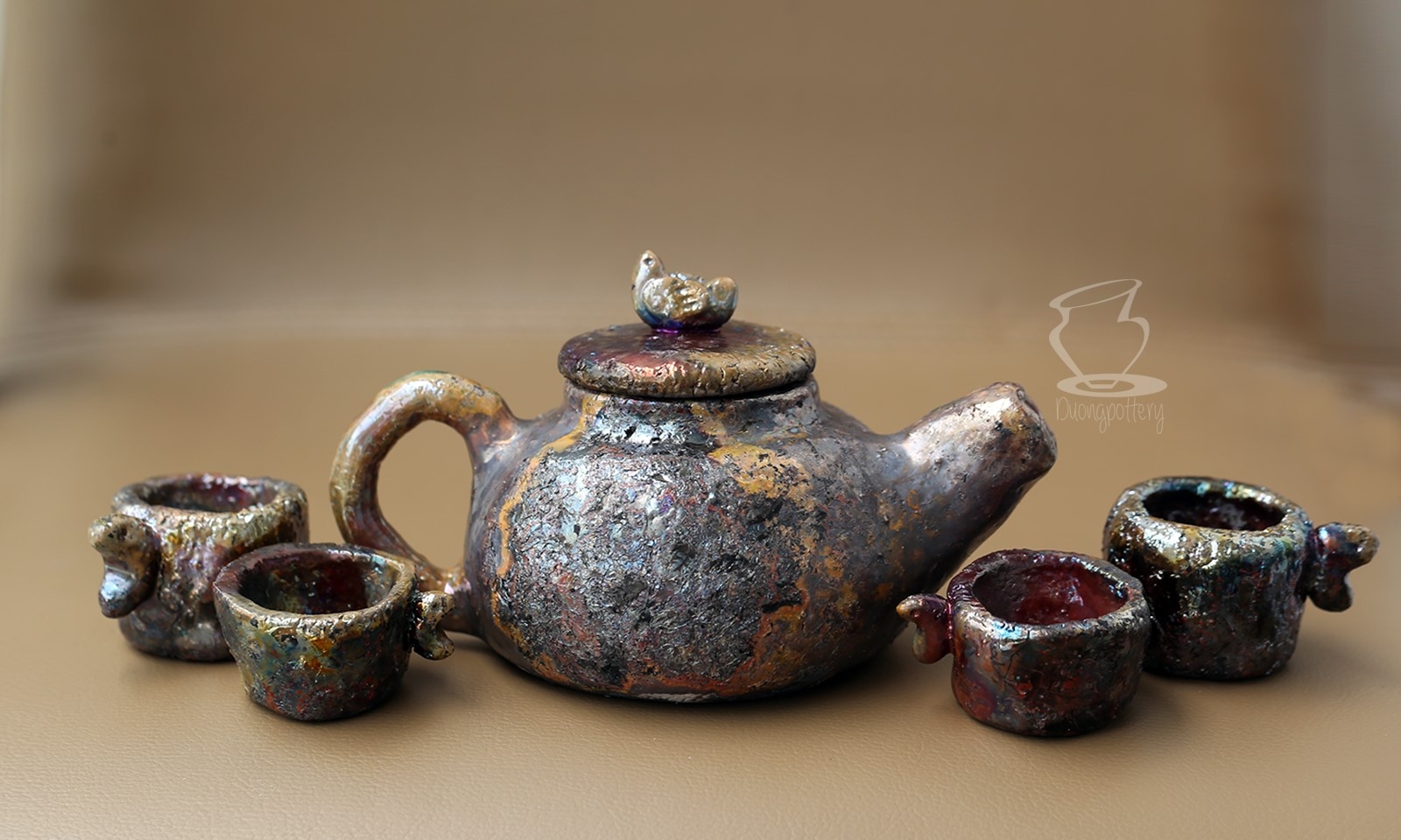 Gốm raku & nghệ thuật trà đạo: Vẻ đẹp an lạc trong bộ chén trà