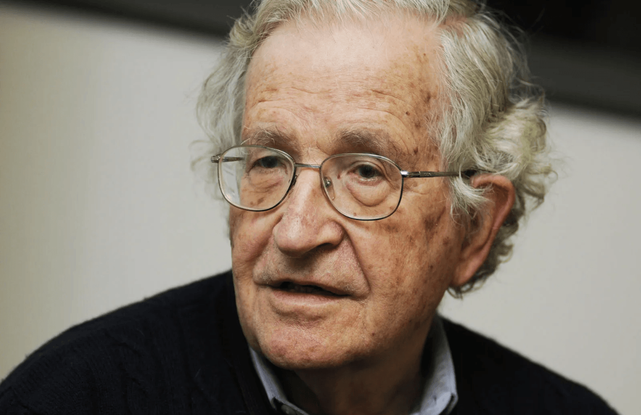 Noam Chomsky - "cha đẻ của ngôn ngữ hiện đại"