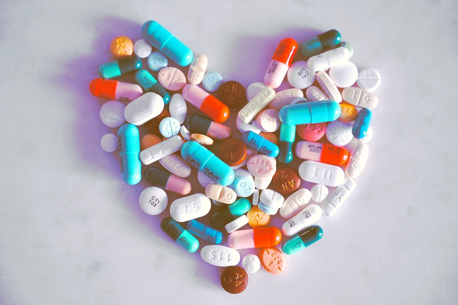 Uống thuốc đau đầu để chữa đau lòng: Có hiệu quả như lời đồn?
